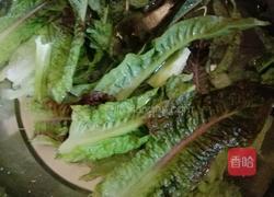 酸菜莴笋叶子蛋汤的做法图解1