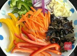 素菜炒薯粉的做法图解1