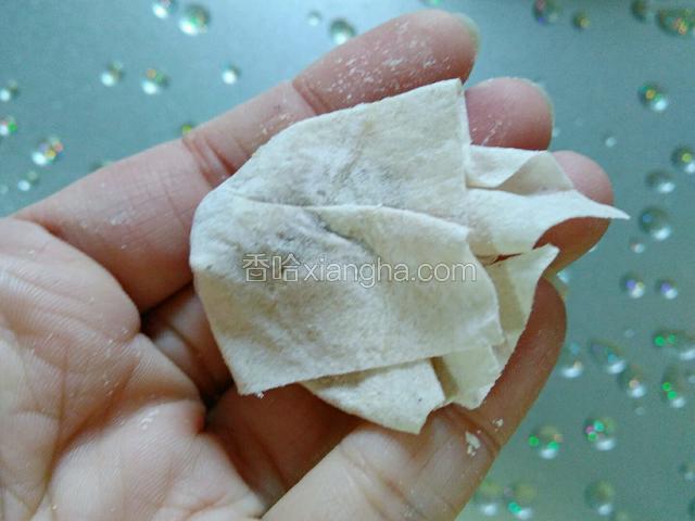 大家可以随意些，只要将肉馅包在燕皮里即可。