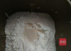奶香小面包的做法图解1
