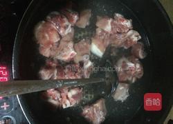 萝卜炖排骨汤的做法图解1