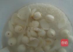 莲子百合雪梨浓汤的做法图解1