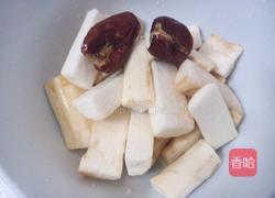 淮山红萝卜马蹄煲鸡脚猪骨汤的做法图解5