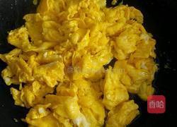 韭黄木耳炒鸡蛋的做法图解3