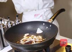 香菇炒鸡块的做法图解7