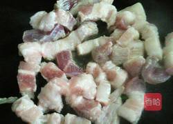 五花肉烧豆腐干的做法图解2