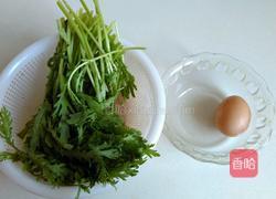 茼蒿蛋花汤的做法图解1