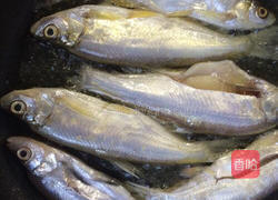 香煎油餐鱼的做法图解3