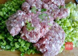 芹菜羊肉饺子的做法图解2