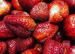 酸甜草莓酱的做法图解1