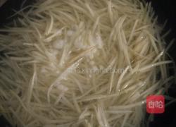 凉拌菠菜土豆丝的做法图解2