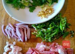 芹菜炒肉的做法图解1