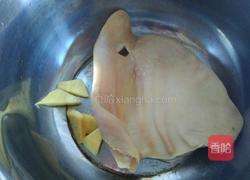 凉拌猪耳朵的做法图解2