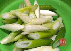 大葱炒孜然羊肉的做法图解1