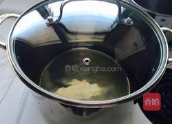 红枣银耳莲子羹的做法图解2