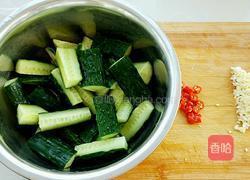 凉拌酸辣黄瓜条的做法图解1
