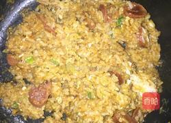 鸡蛋腊肠饭的做法图解3