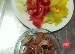 缤纷彩椒肥肠的做法图解3