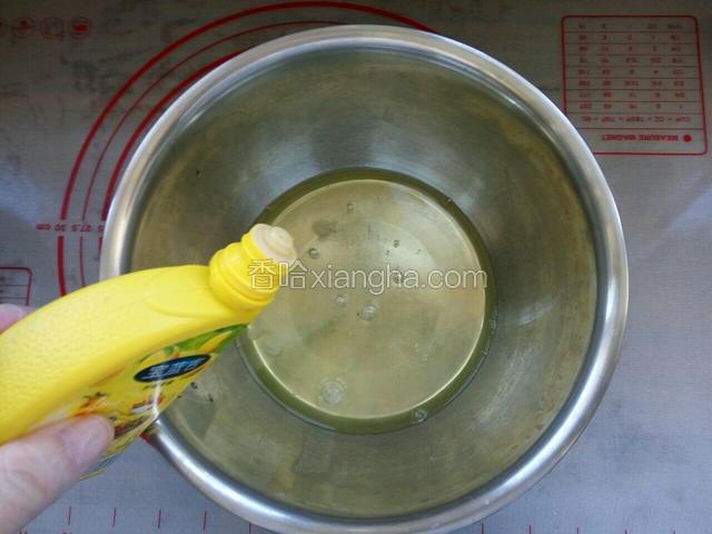 蛋白加入三滴拧檬汁