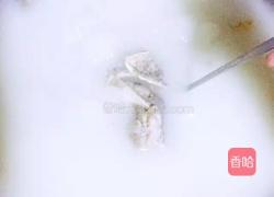 排骨汤麻辣米线的做法图解1