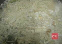青菜瘦肉鸡蛋面的做法图解4