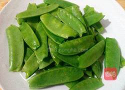 荷兰豆炒瘦肉的做法图解1