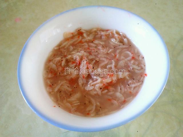 准备食材，虾酱（放虾酱更鲜，这样也不用放盐）
