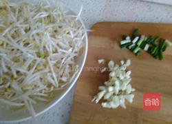 醋溜绿豆芽的做法图解1