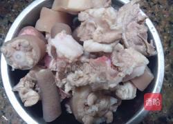 猪尾煲花生的做法图解3