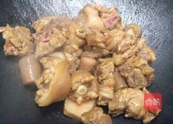 猪尾煲花生的做法图解5