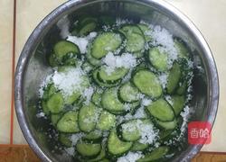 酸酸甜甜辣黄瓜 的做法图解2