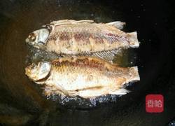 豆瓣鲫鱼的做法图解3