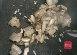海带香菇炒五花肉的做法图解4