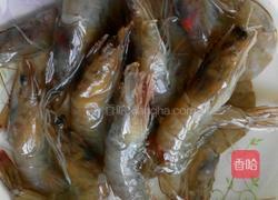 蒜泥红烧对虾的做法图解1