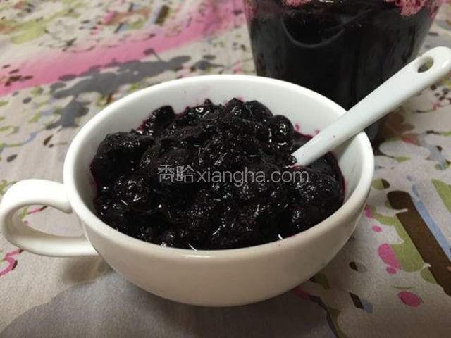 美味的蓝莓酱就成功了。