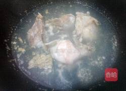 胡萝卜牛筒骨汤的做法图解2