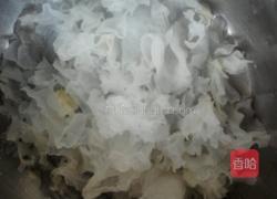 黑米红豆银耳粥的做法图解2