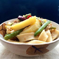 豆角土豆焖乌冬面（宽面）的做法[图]