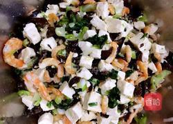 时尚妈妈教你做蔬菜豆腐馅蒸饺的做法图解2