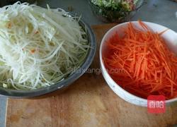 萝卜大葱猪肉水饺的做法图解3