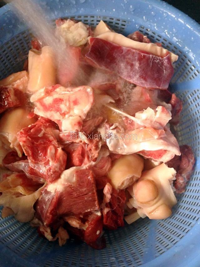 羊肉清洗干净
