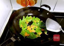 荷兰豆炒白果的做法图解4