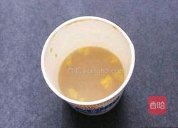 泡面茶碗蒸蛋的做法图解1