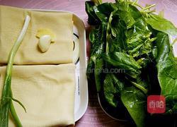 菠菜炒千张的做法图解1