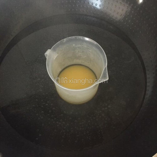 黄油隔水融化，备用