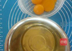 8寸柠香酸奶戚风蛋糕的做法图解2