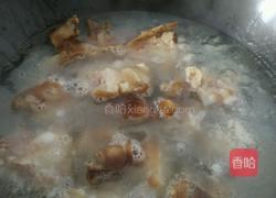 腊猪蹄炖干笋的做法图解1