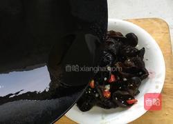 凉拌黑木耳香菜的做法图解6