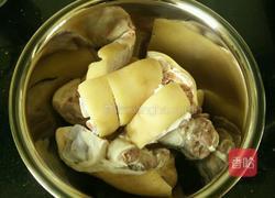 三七须根炖猪蹄的做法图解1