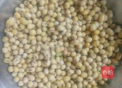 黄豆炖鸡爪的做法图解1